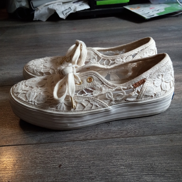 COPY - Keds Women's size 6 Sneakers Cream - Picture 3 of 4